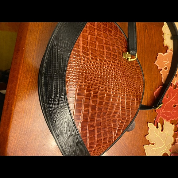 NWOT Bar Harbor Croc leather triangle crossbody - Picture 3 of 11